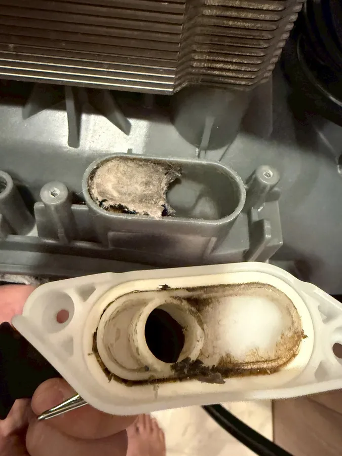 乾燥経路接続部のホコリ